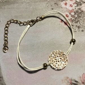 🛍️ Mandala • Bracelet Macrame In White with Gold Tone Chain and Claw Clasp